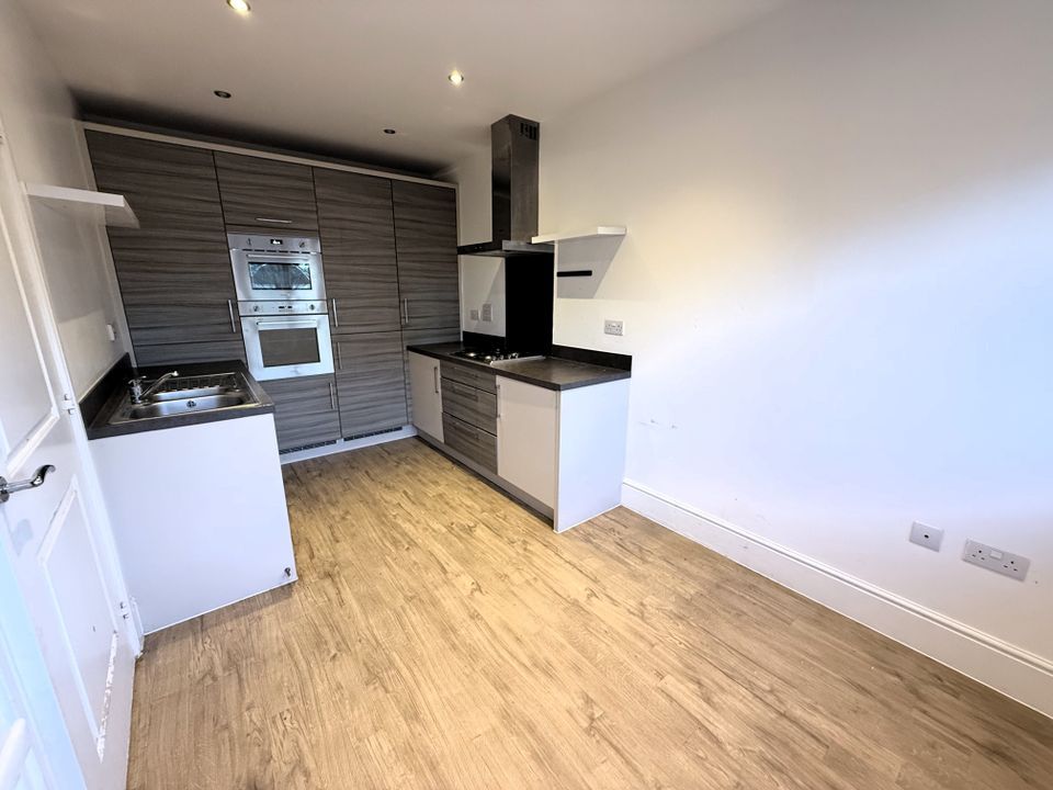 Property photo 3 of 13 Img3937