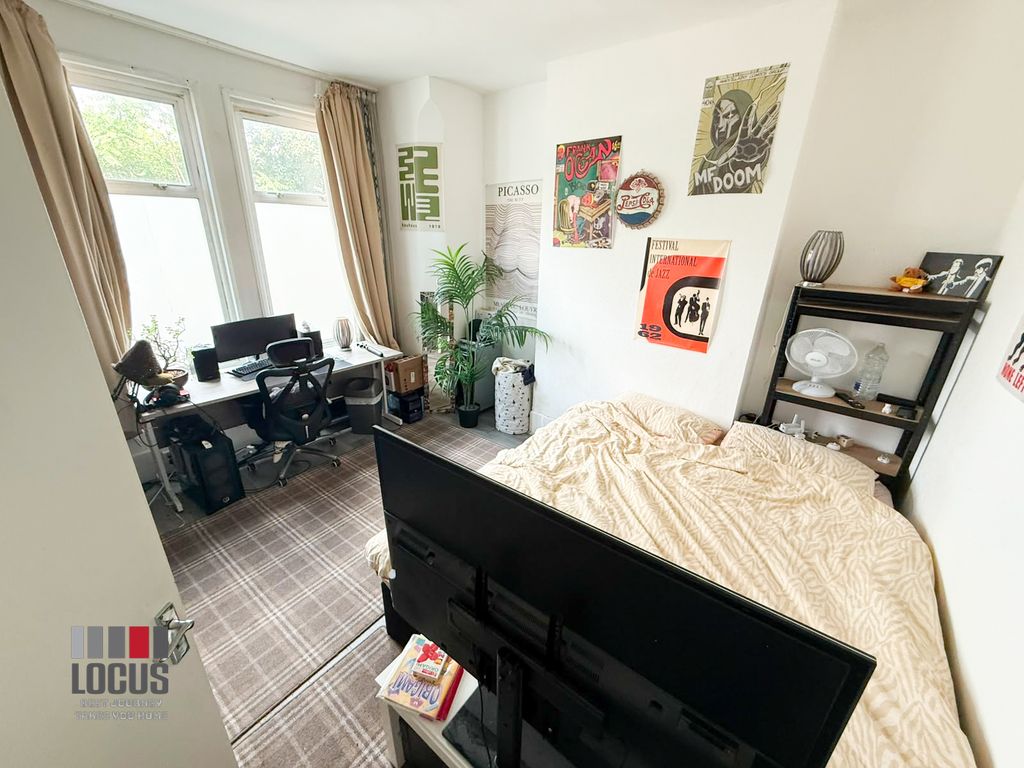 Property photo 3 of 12 Photo 1