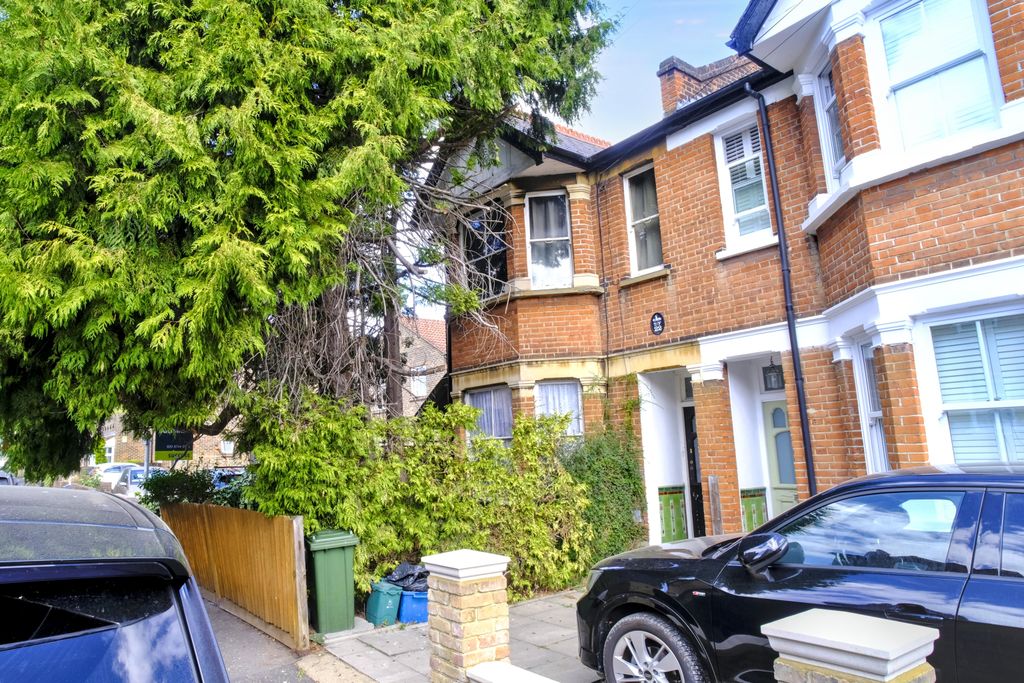 Property photo 1 of 17 22A Grosvenor Road, Twickenham, Middlesex, Tw1 4Ae
