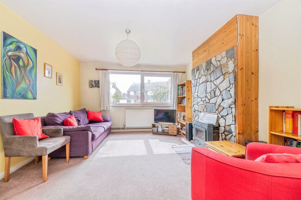 Property photo 2 of 28