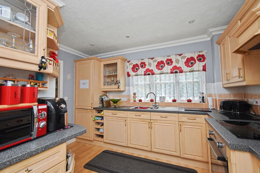 Property photo 3 of 16