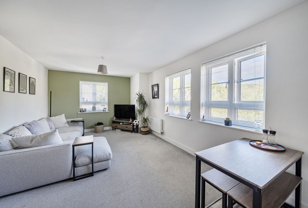Property photo 2 of 19 1354807-16-68c442...