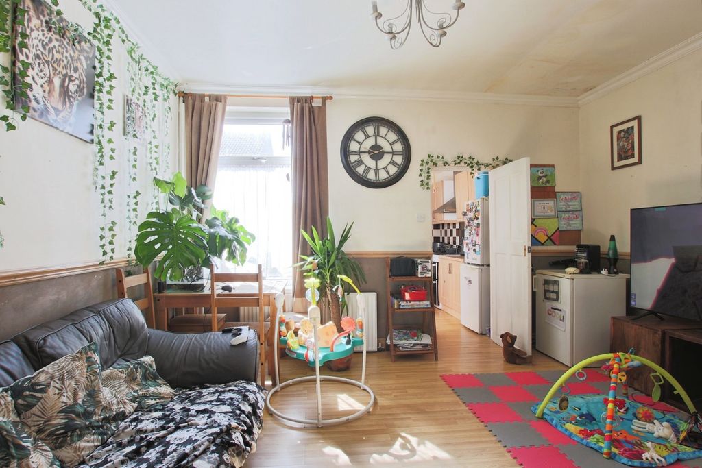 Property photo 3 of 9 4351964