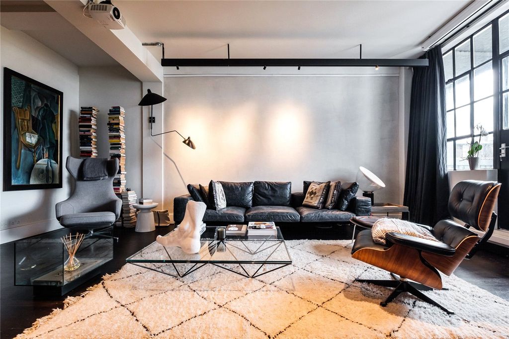 Property photo 2 of 20 Reception Room