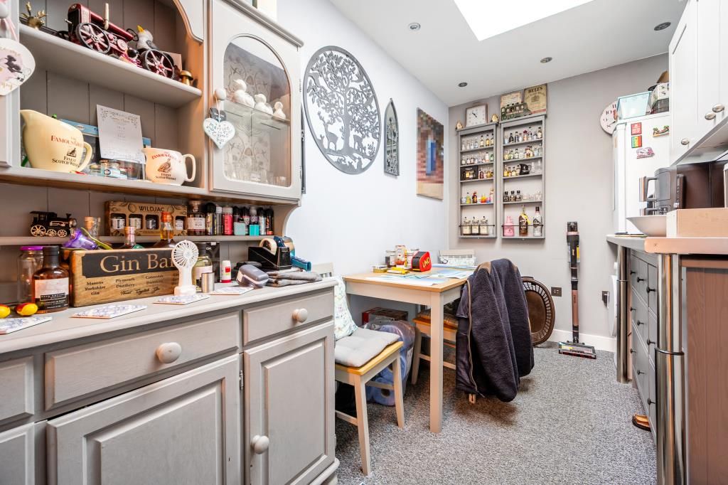 Property photo 3 of 19 Kitchen