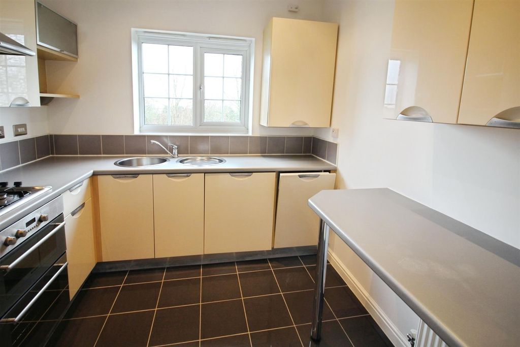 Property photo 3 of 15 Kitchen