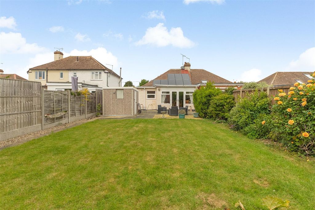 Property photo 2 of 17 St Johns Road, Swalecliffe, Whitstable