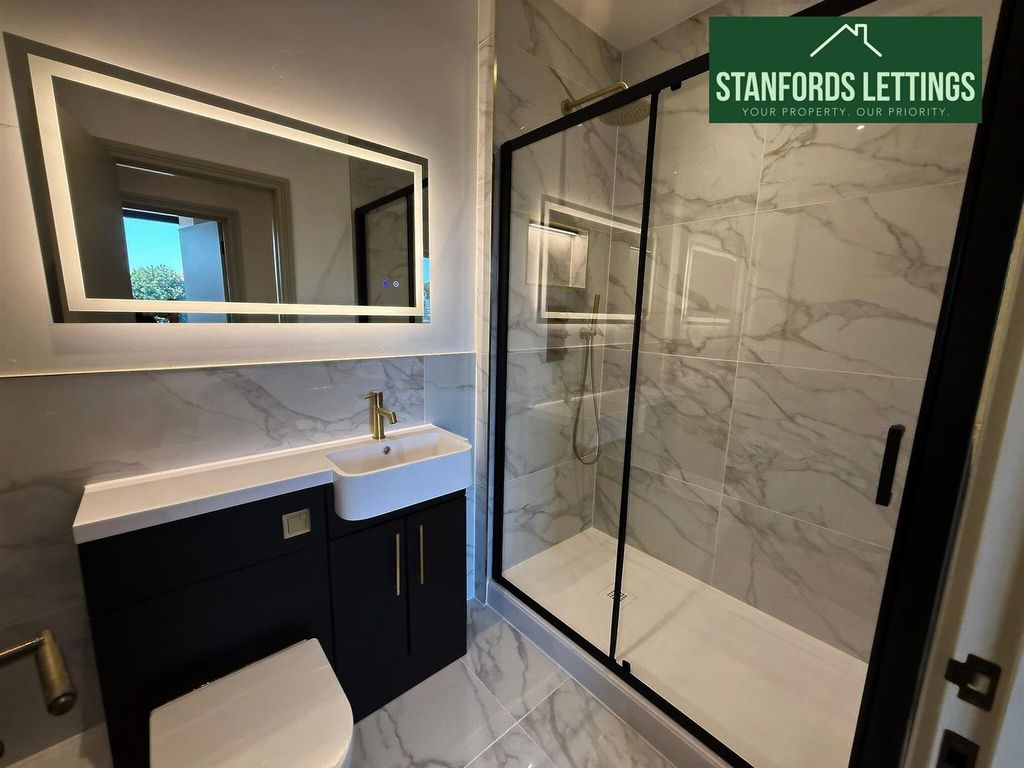 Property photo 1 of 4 Bathroom.Jpg