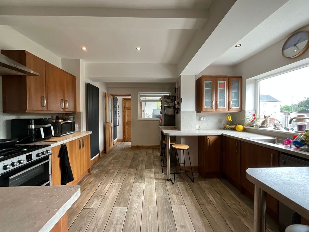 Property photo 3 of 27