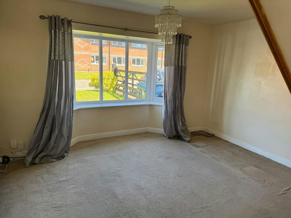 Property photo 3 of 10 95Bdb785-32c8-4dc9-9c1E-4327A8Fd4903.Jpg