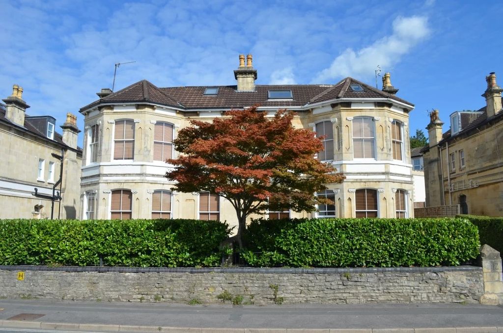 Property photo 1 of 17 External