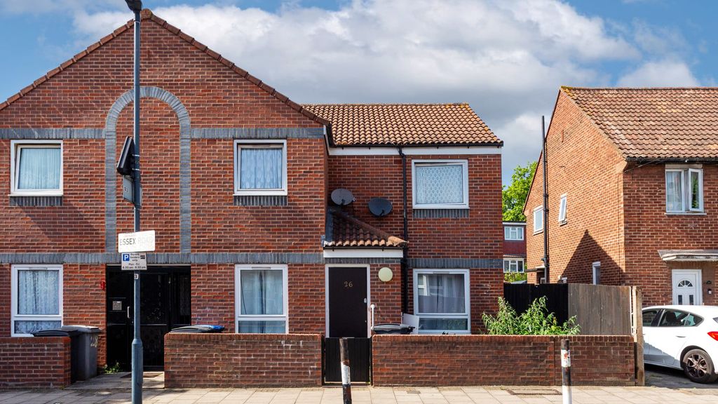 Property photo 1 of 18 26 Essex Road, Willesden, London, Nw10 9Pd