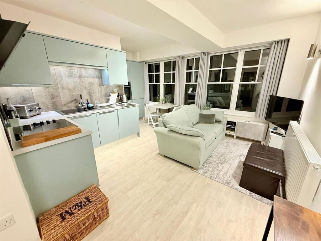 Property photo 2 of 11