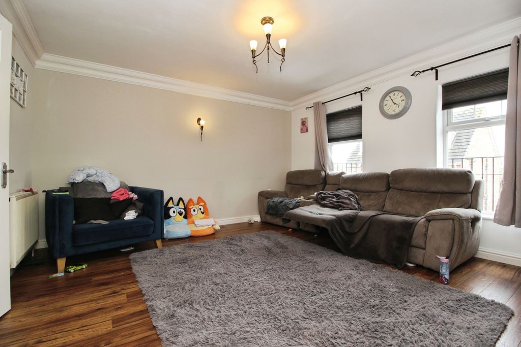 Property photo 3 of 15 Lounge