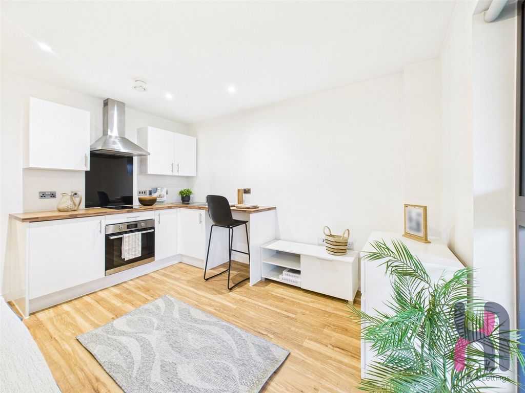 Property photo 2 of 6 Picture No. 18