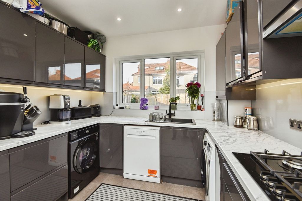 Property photo 3 of 17 Photo