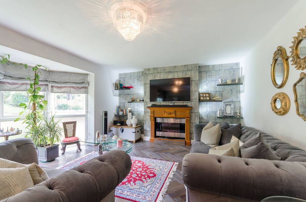 Property photo 2 of 14