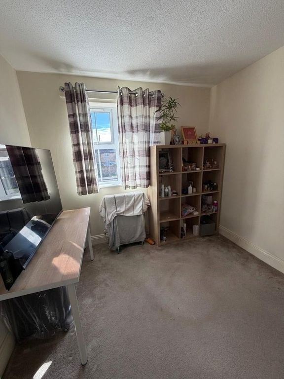 Property photo 3 of 12 Bed 2.Jpg