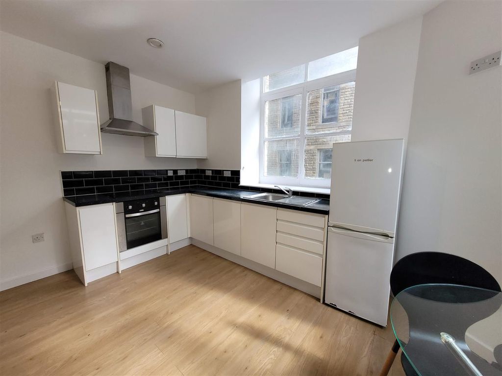Property photo 2 of 7 Kitchen