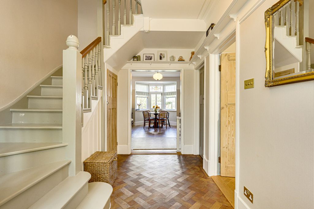 Property photo 3 of 48