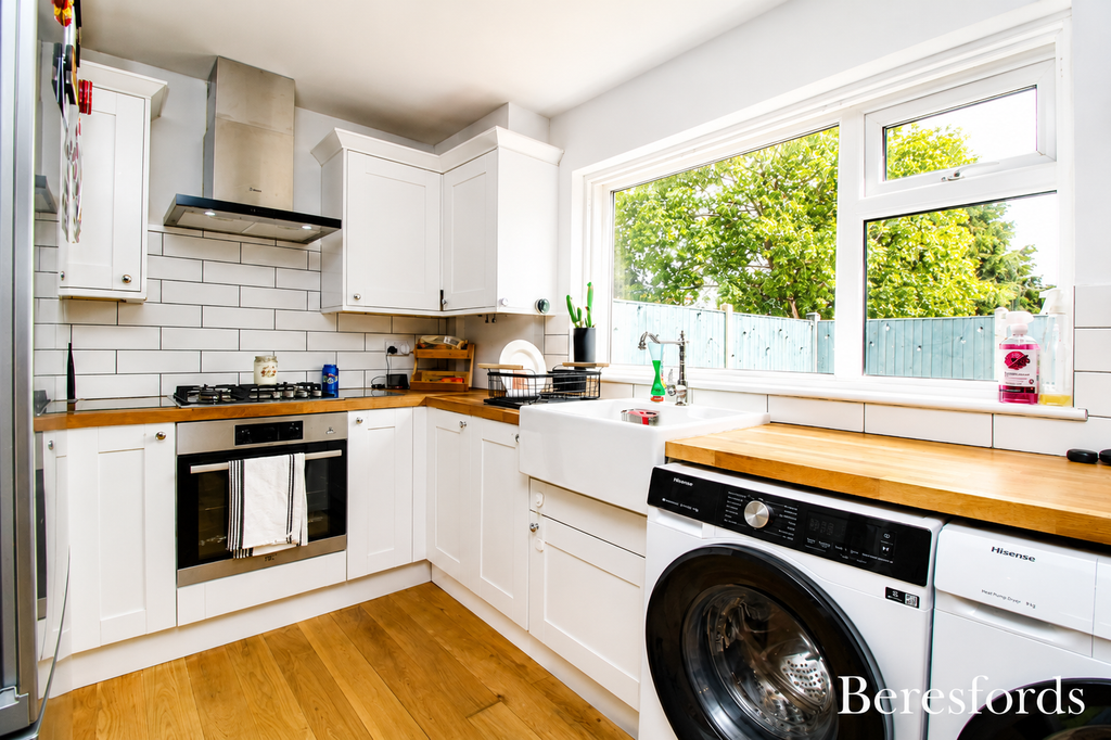 Property photo 3 of 17 Kitchen
