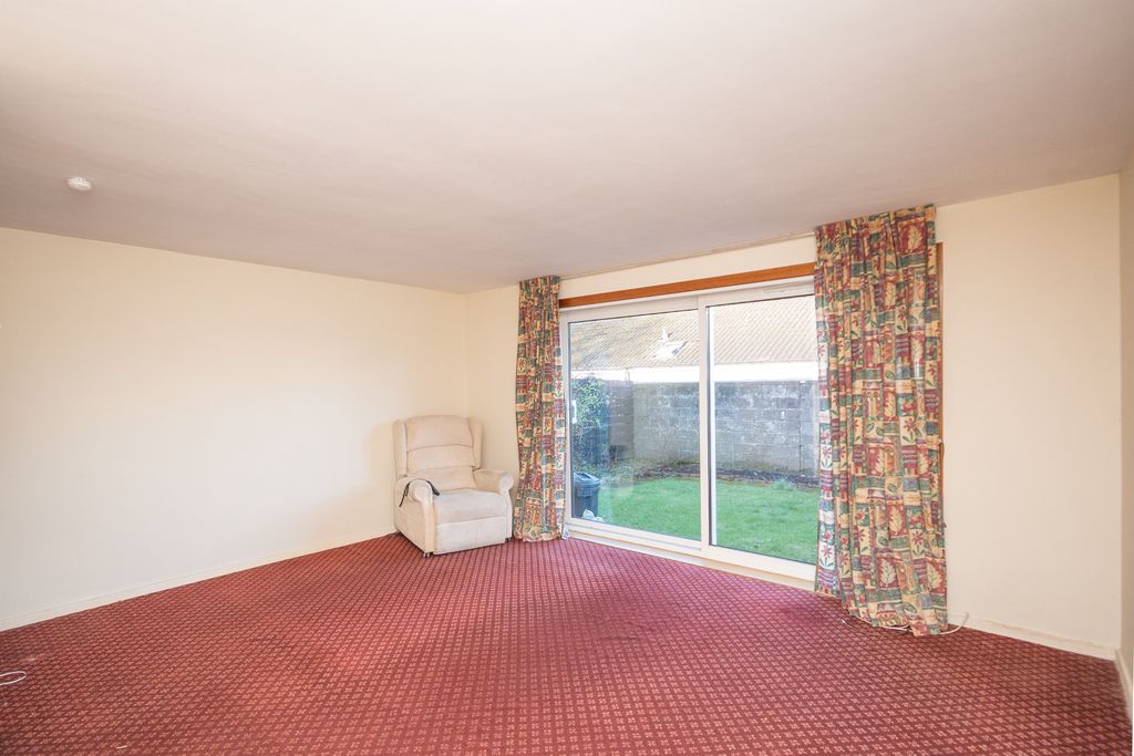 Property photo 2 of 15 Lounge