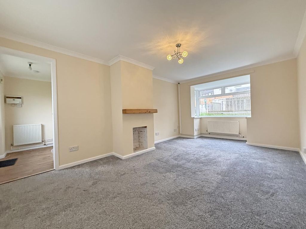 Property photo 2 of 15 Barrie Gardens 7 - Lounge Front.Jpg