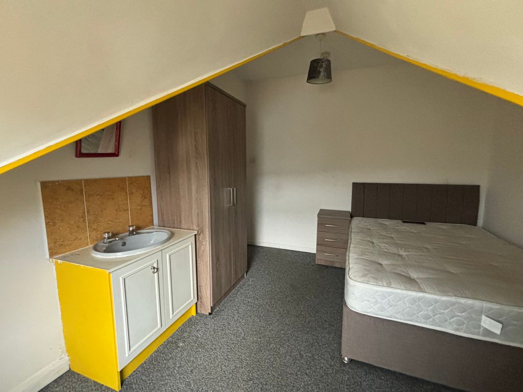 Property photo 1 of 2