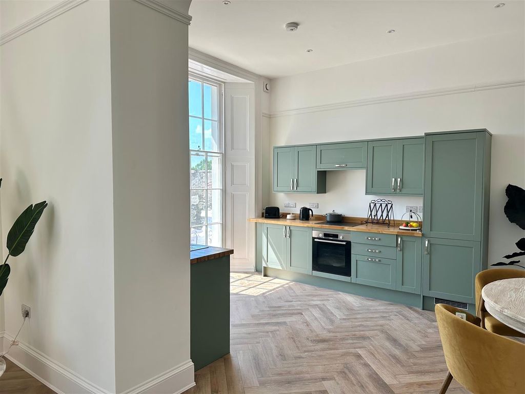 Property photo 3 of 12 Kitchen/Dining Room