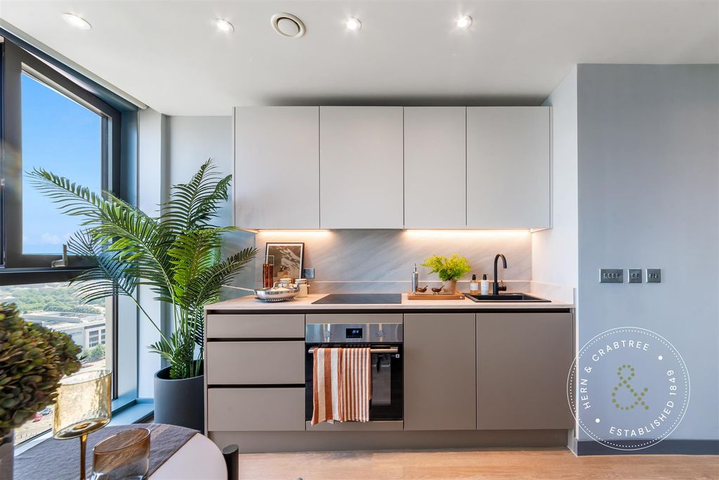 Property photo 3 of 33 Studio Kitchen