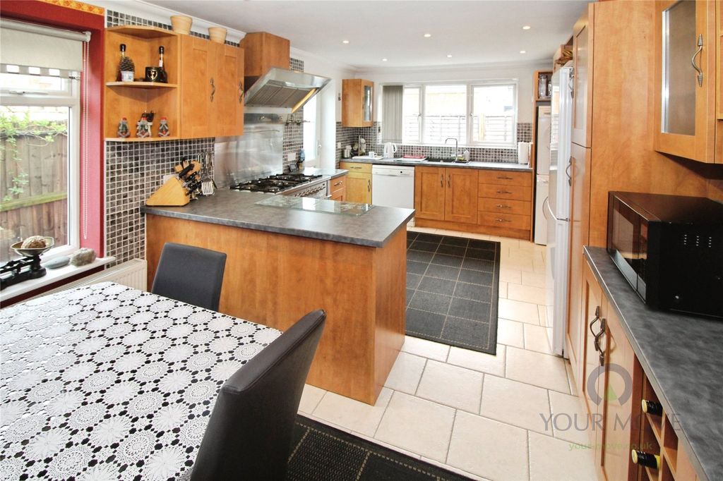 Property photo 3 of 17 Kitchen/Breakfast Rm