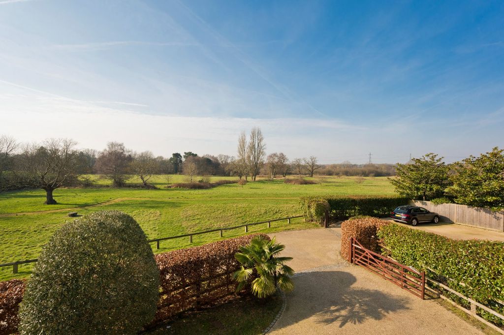 Property photo 1 of 19 Meadow View