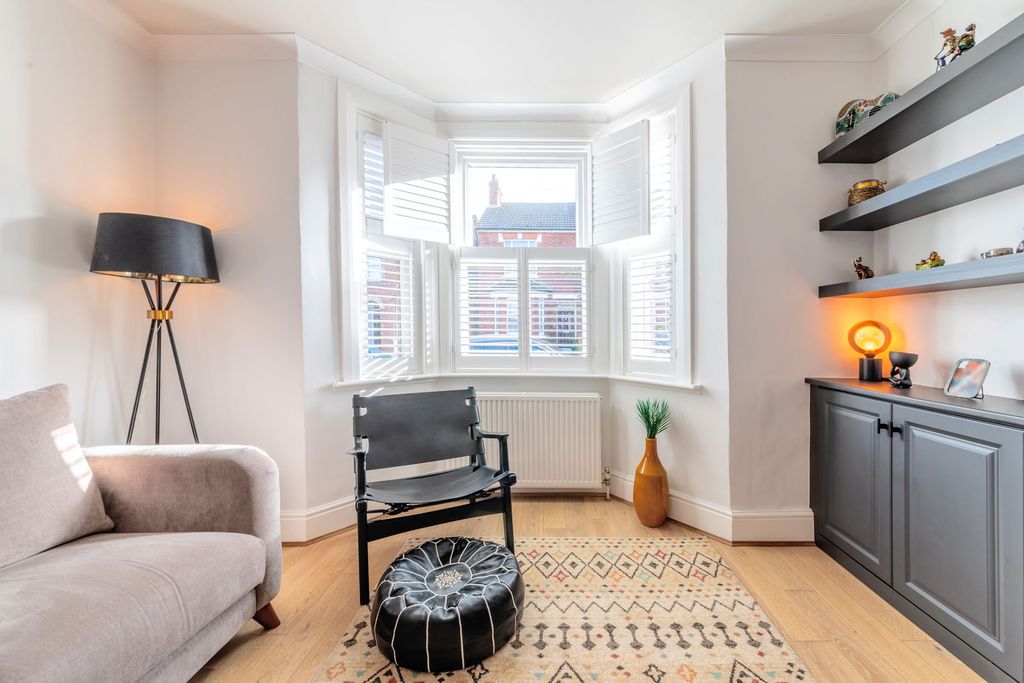 Property photo 3 of 27