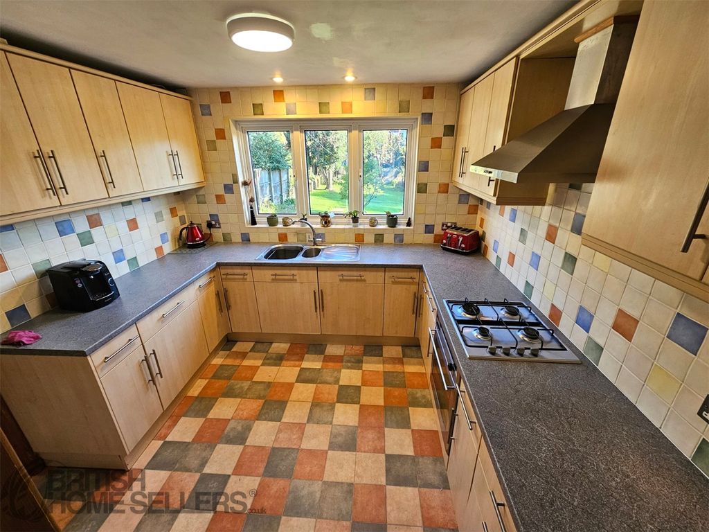 Property photo 2 of 31 Picture No. 17
