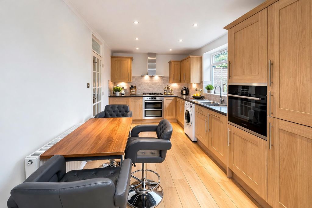 Property photo 3 of 12 Kitchen