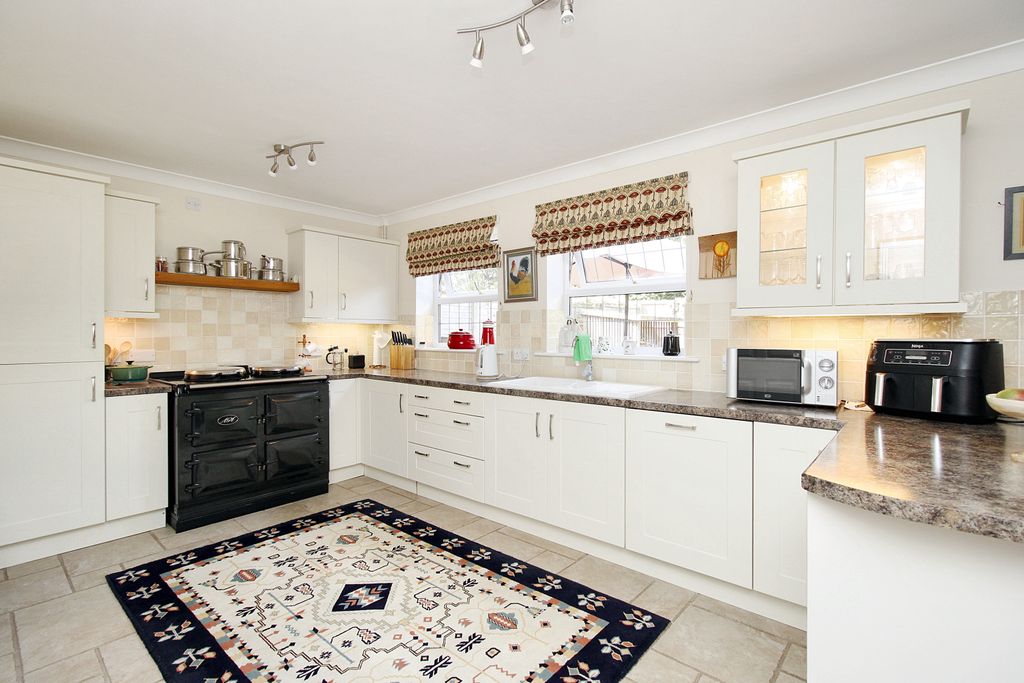 Property photo 2 of 14 Img_1792