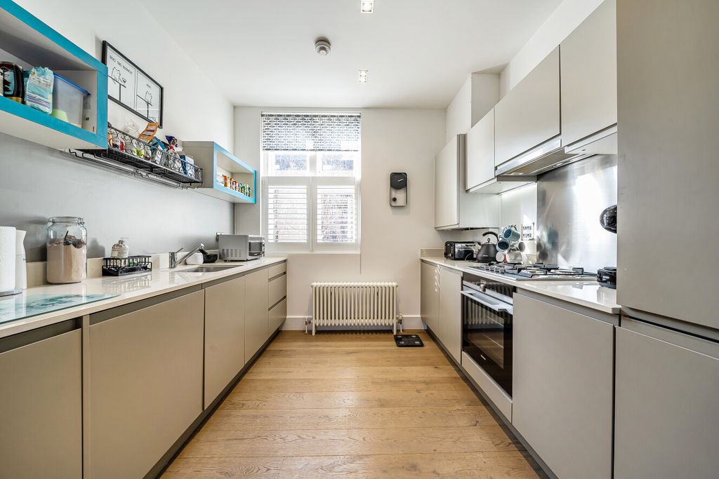 Property photo 3 of 19 Kitchen