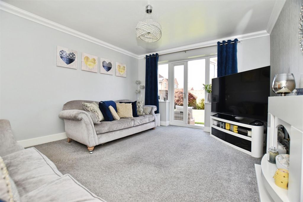 Property photo 3 of 27