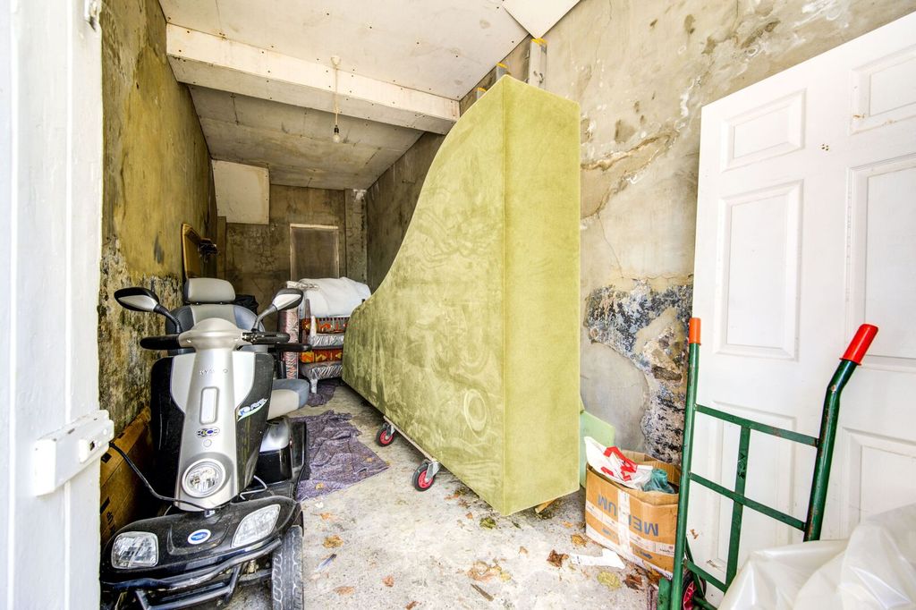 Property photo 2 of 4