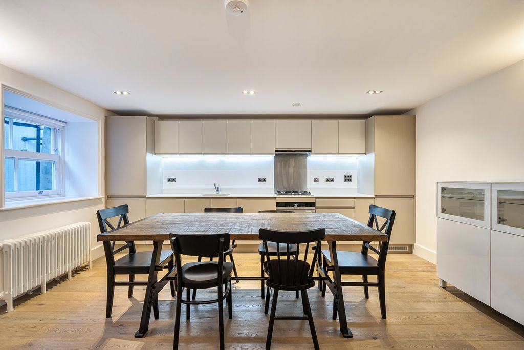 Property photo 3 of 21 Kitchen