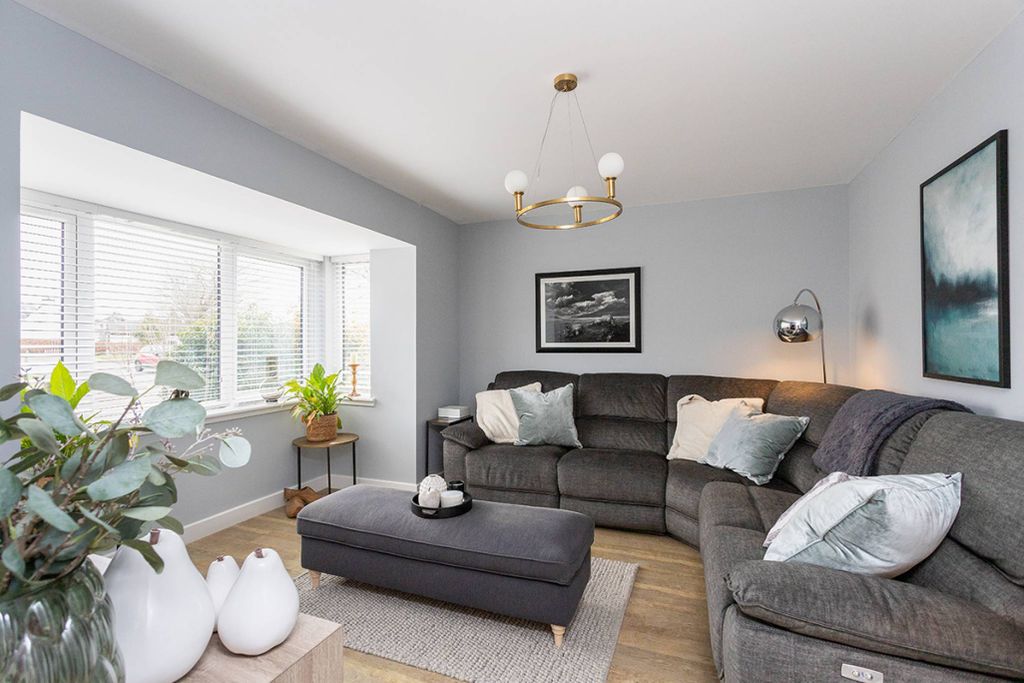 Property photo 2 of 28