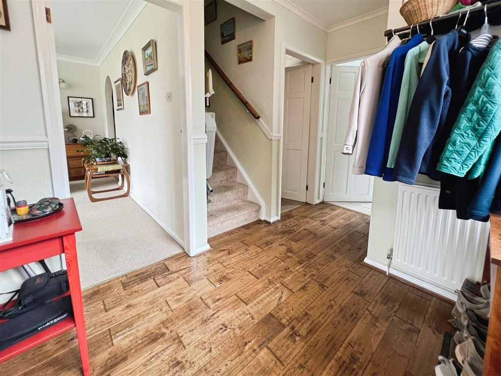 Property photo 2 of 38 Entrance Hall