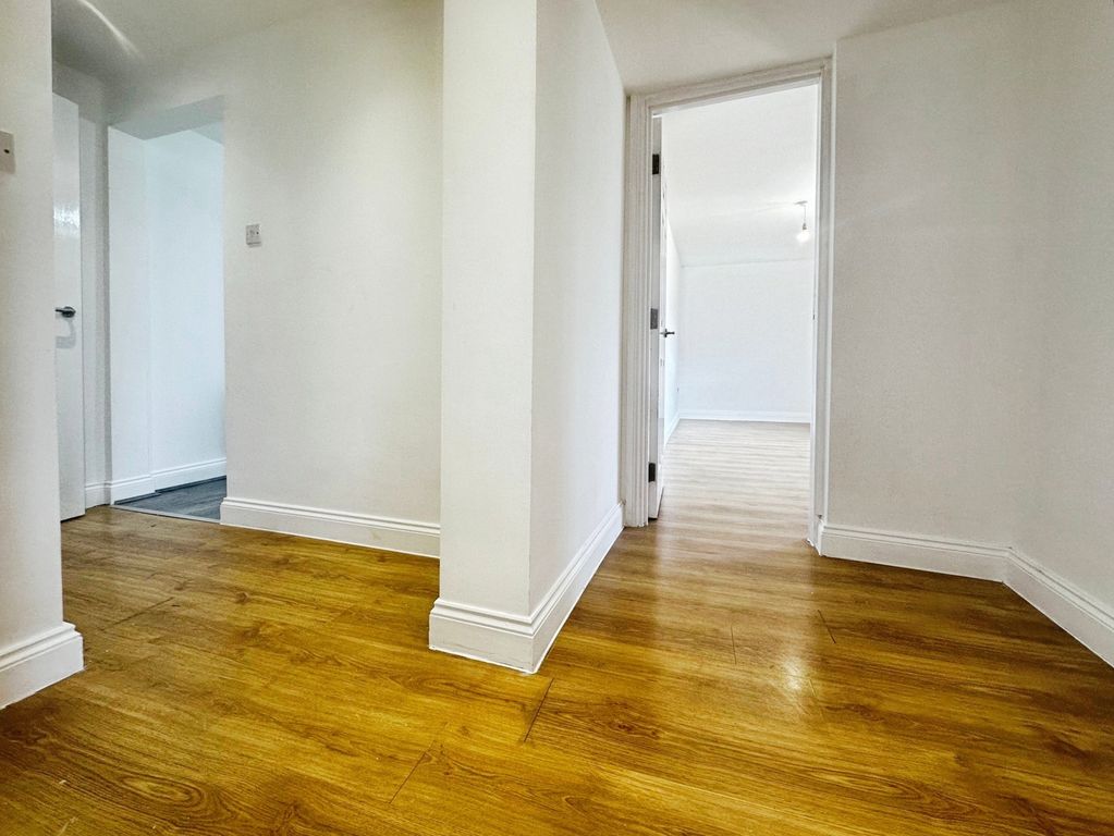 Property photo 3 of 7 Inner Hallway