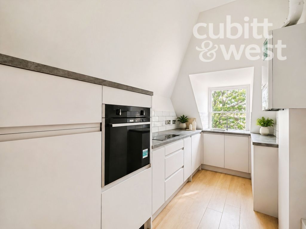 Property photo 2 of 11 Kitchen
