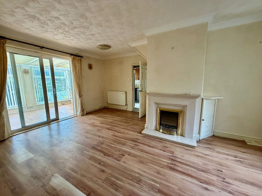 Property photo 2 of 27