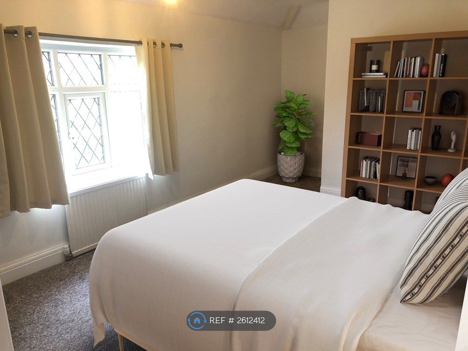 Property photo 2 of 15 Front Bedroom