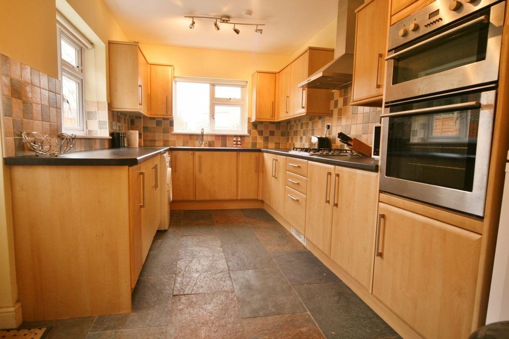 Property photo 3 of 5