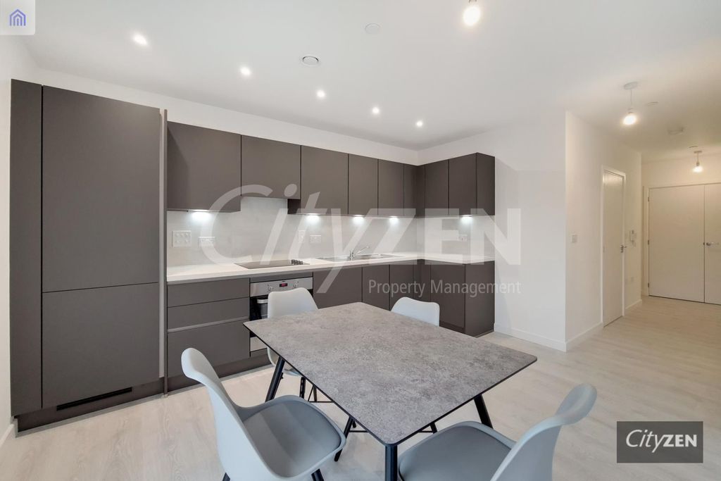 Property photo 2 of 12 Kitchen