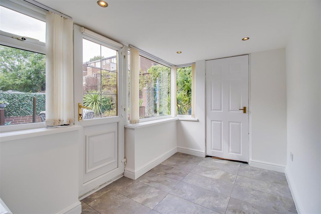 Property photo 2 of 10 Sun Room