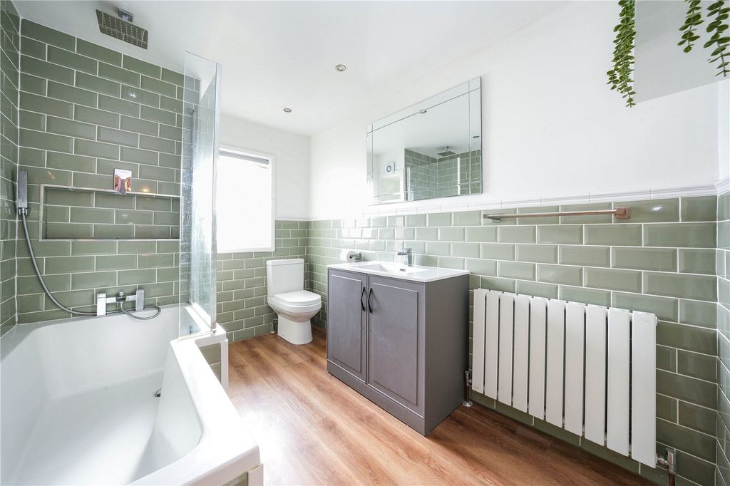 Property photo 3 of 16 Bathroom